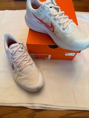 Nike Women's White Athletic Shoes with Pink Swoosh